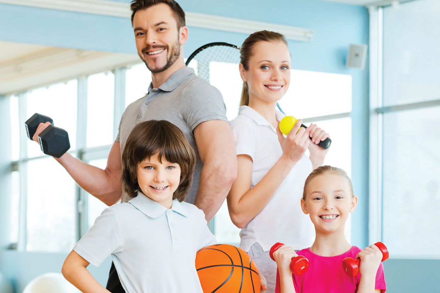 Социально активная семья. Спортивная семья. Здоровый ребенок. Здоровые дети и родители. Счастливая спортивная семья.